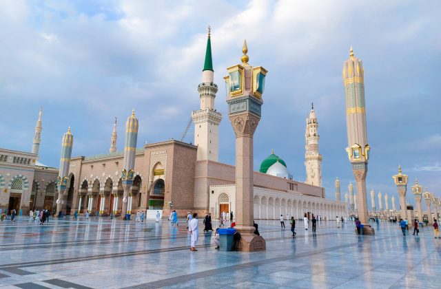 Prophet Mohammed Mosque , Al Masjid an Nabawi - Umra and Hajj Journey at Muslim`s holy lands